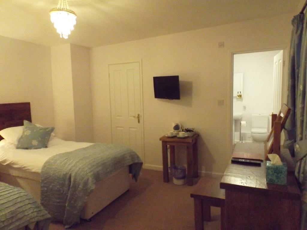Old Riverview Guest House Earith Room photo
